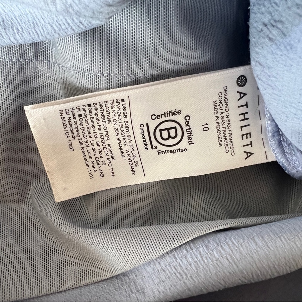 Athleta Trekkie North Mid Rise Shorts in Light Blue Size 10r - Picture 4 of 4